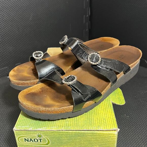 Naot Kate Black Patent Leather Sandals Slide Strappy Mini Wedge Womens 40 US 9 - Picture 1 of 7